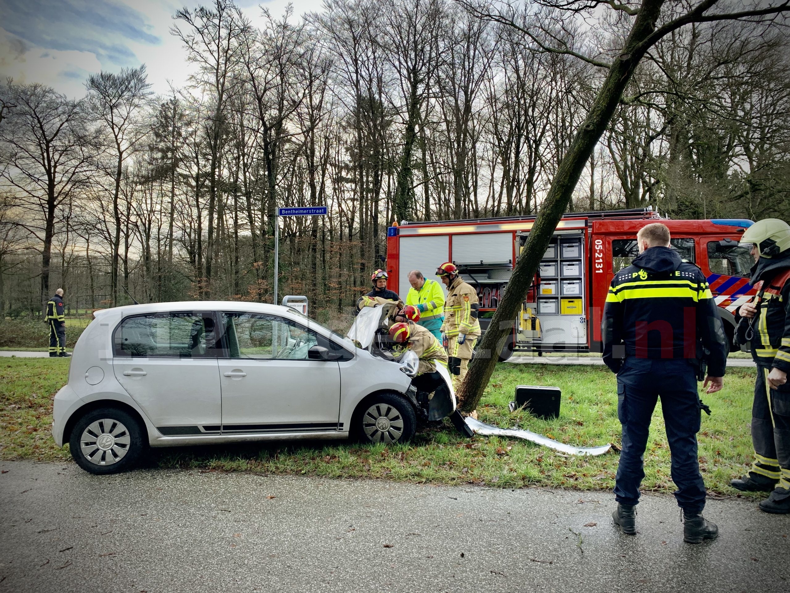 Bestuurster gewond naar het ziekenhuis na eenzijdig ongeval in De Lutte