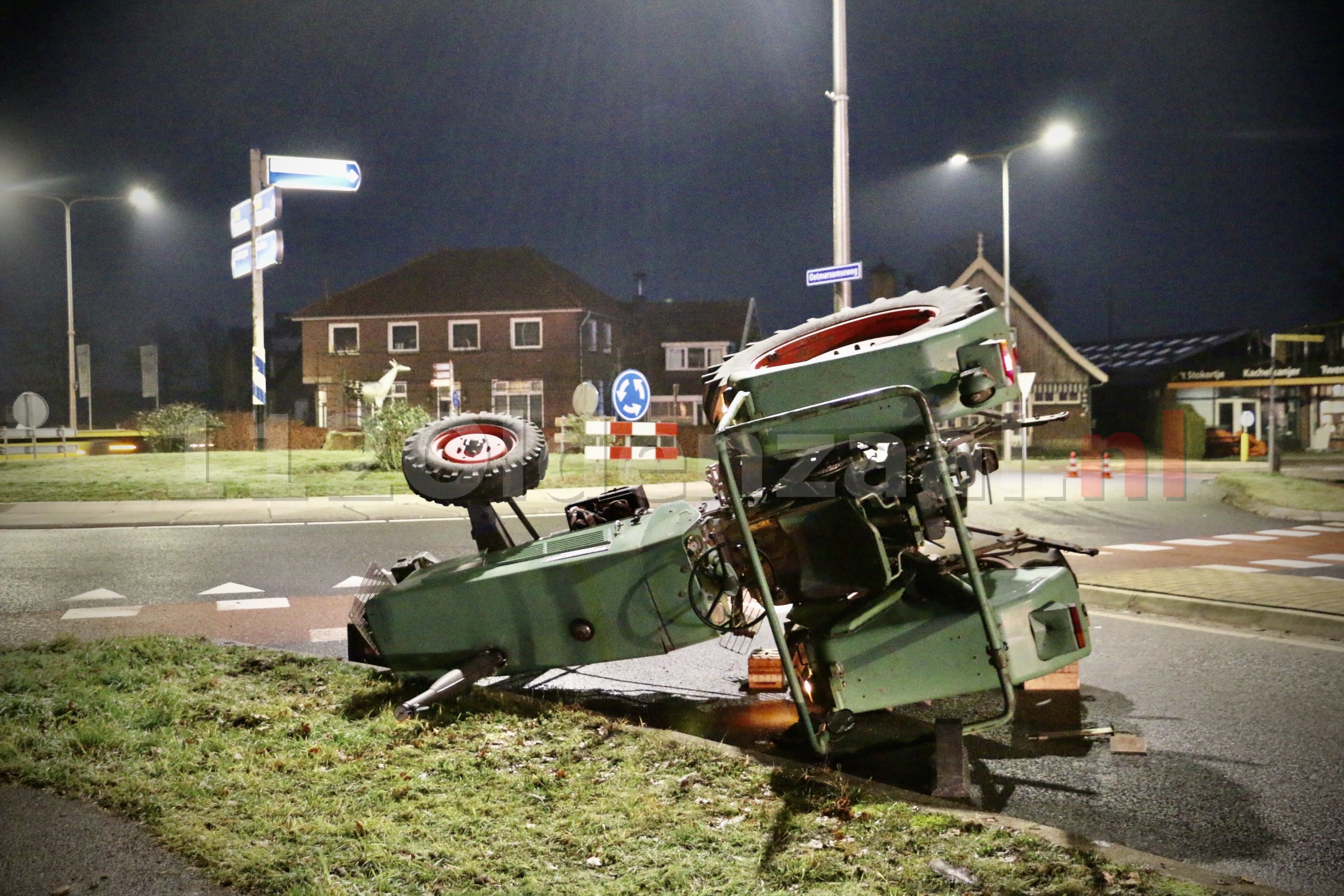 UPDATE: Dodelijk ongeval in Reutum; jongen komt om bij ongeval met trekker