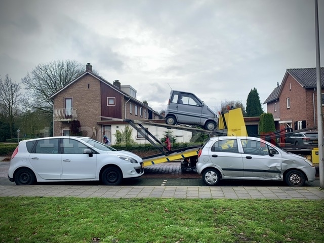 Drie voertuigen lopen schade op na ongeval in Oldenzaal