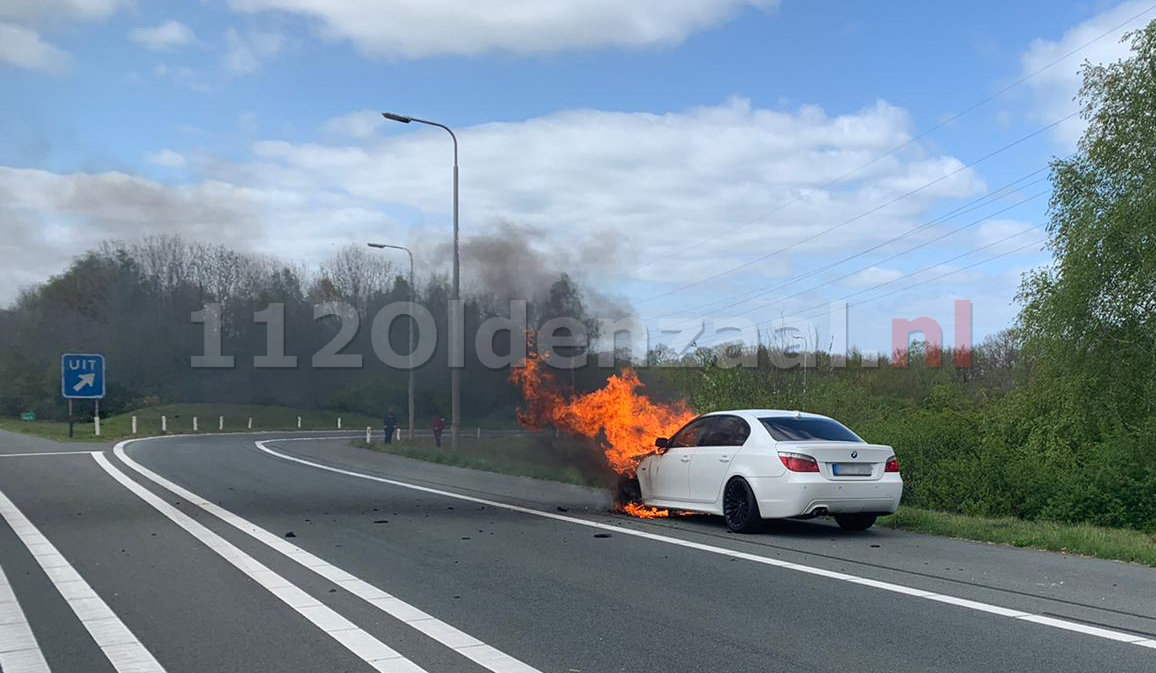 VIDEO: Auto volledig in brand A1 Oldenzaal