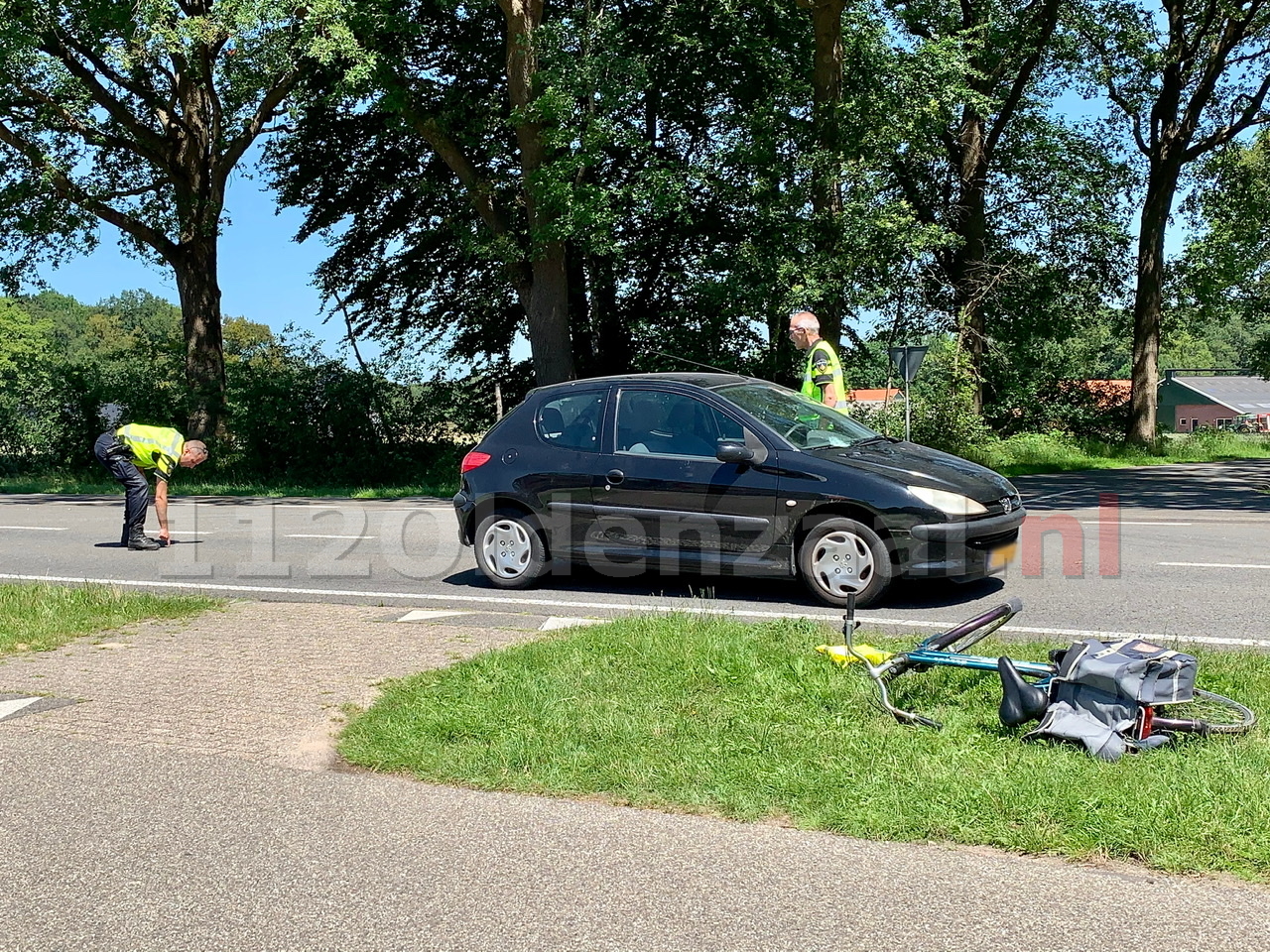 UPDATE: Politie doet uitgebreid onderzoek na ongeval met fietser tussen Oldenzaal en Losser