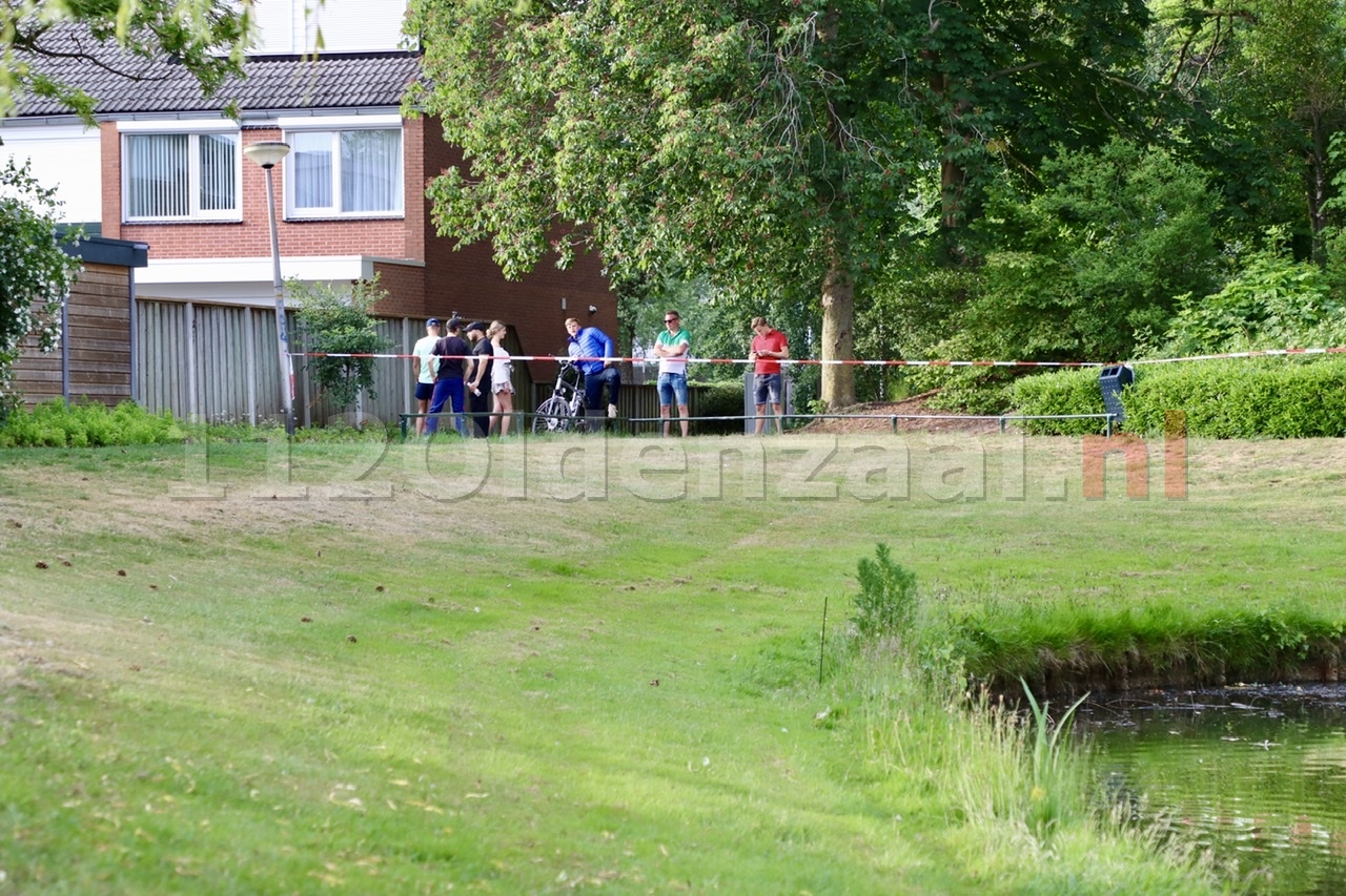 UPDATE: Granaat aangetroffen bij vijver in Oldenzaal; gebied afgezet