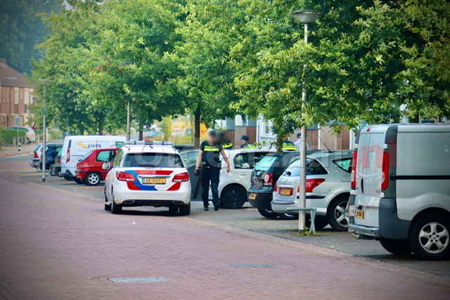 Politie valt flat Oldenzaal binnen, een persoon aangehouden