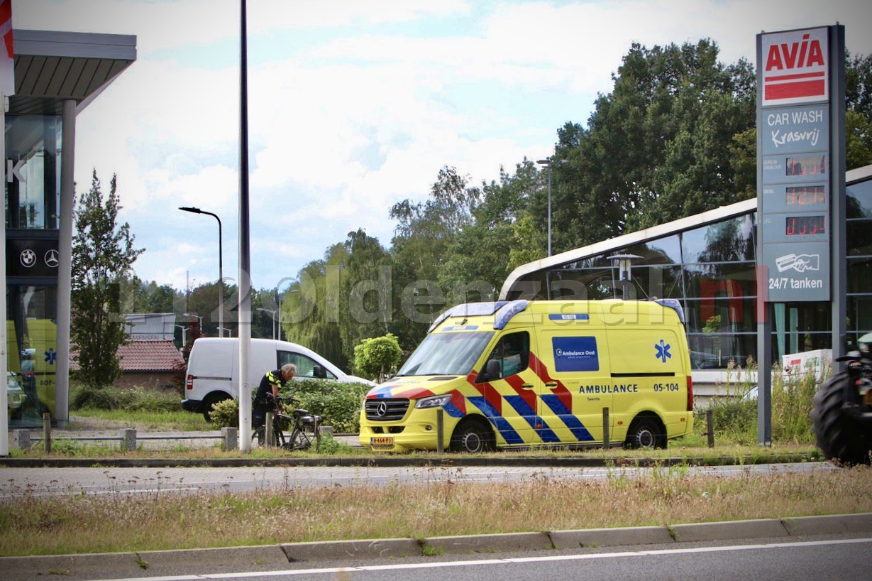 Fietser met spoed naar ziekenhuis na ongeval in Oldenzaal