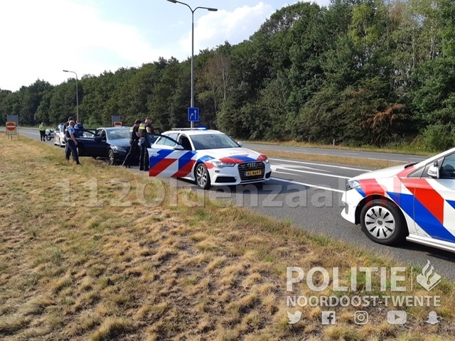 Auto klemgereden na achtervolging op A1 bij Oldenzaal