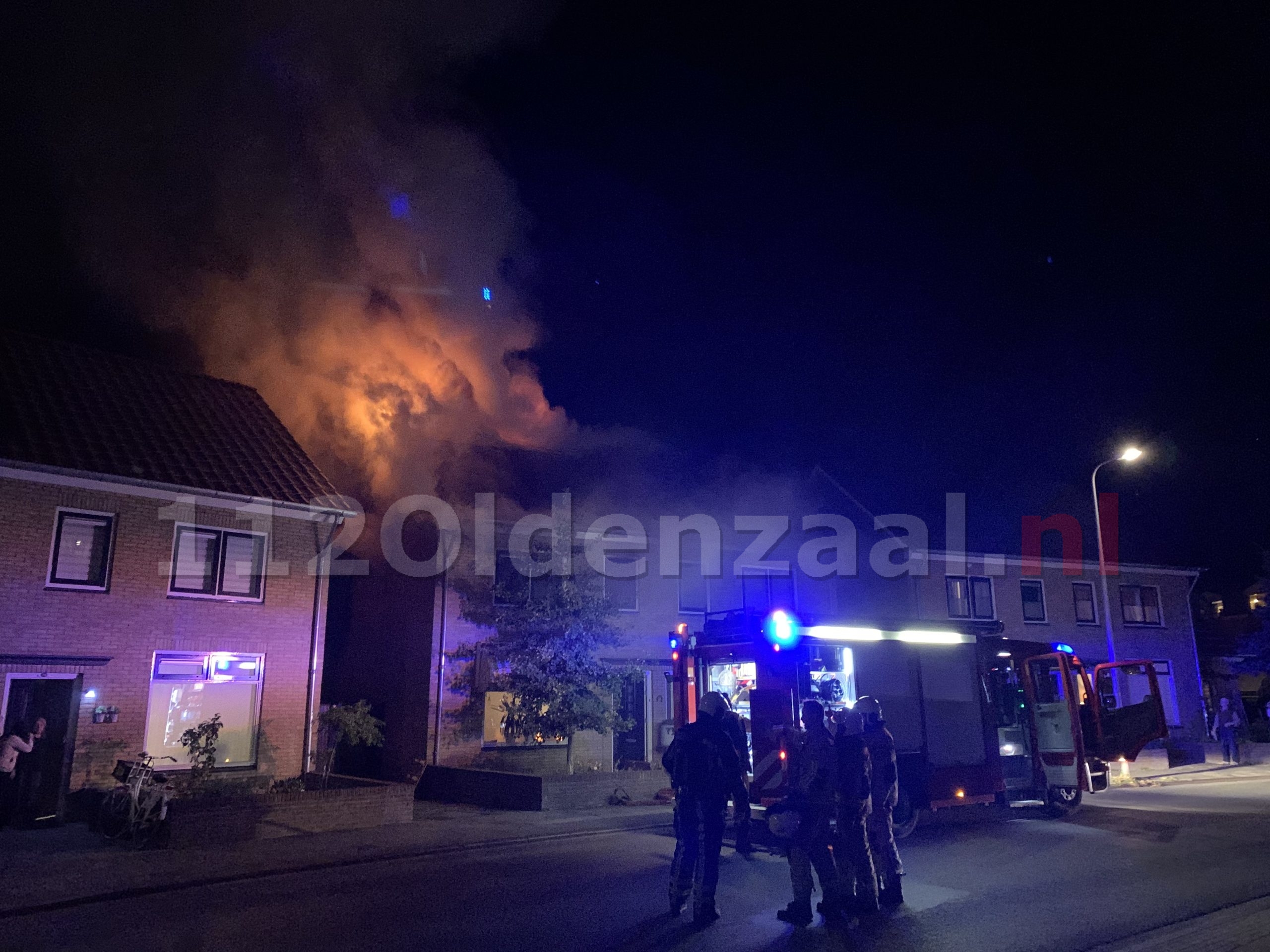 VIDEO: Woningen Oldenzaal onbewoonbaar na uitslaande brand