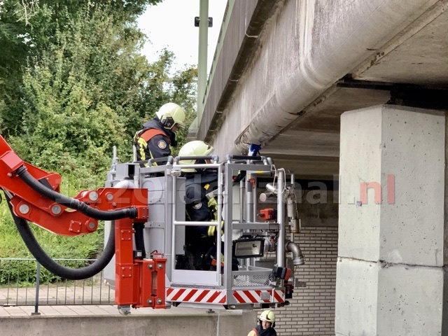 Spoorbrug beschadigd in Oldenzaal: brandweer ingezet