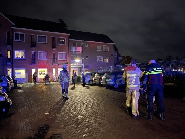 Hulpdiensten rukken massaal uit voor melding brand in appartementencomplex Oldenzaal