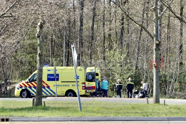 Motorrijder gewond naar het ziekenhuis na ongeval in Oldenzaal