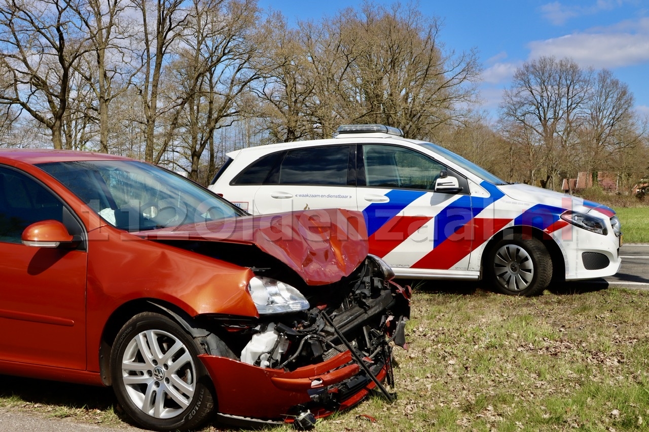 Kop-staart botsing in Rossum; één persoon mee naar het politiebureau