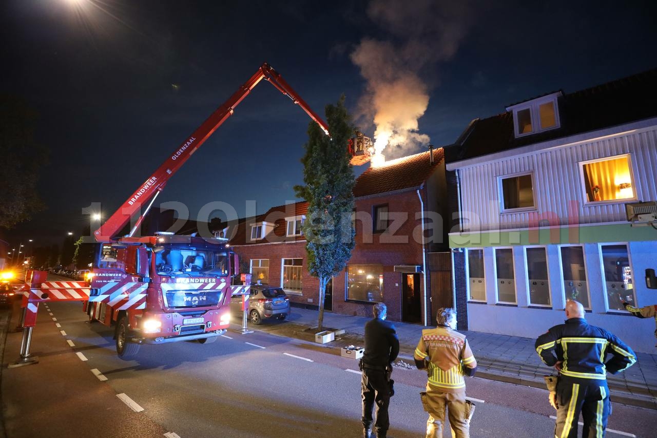 Forse schoorsteenbrand in Oldenzaal: situatie opgeschaald naar middelbrand