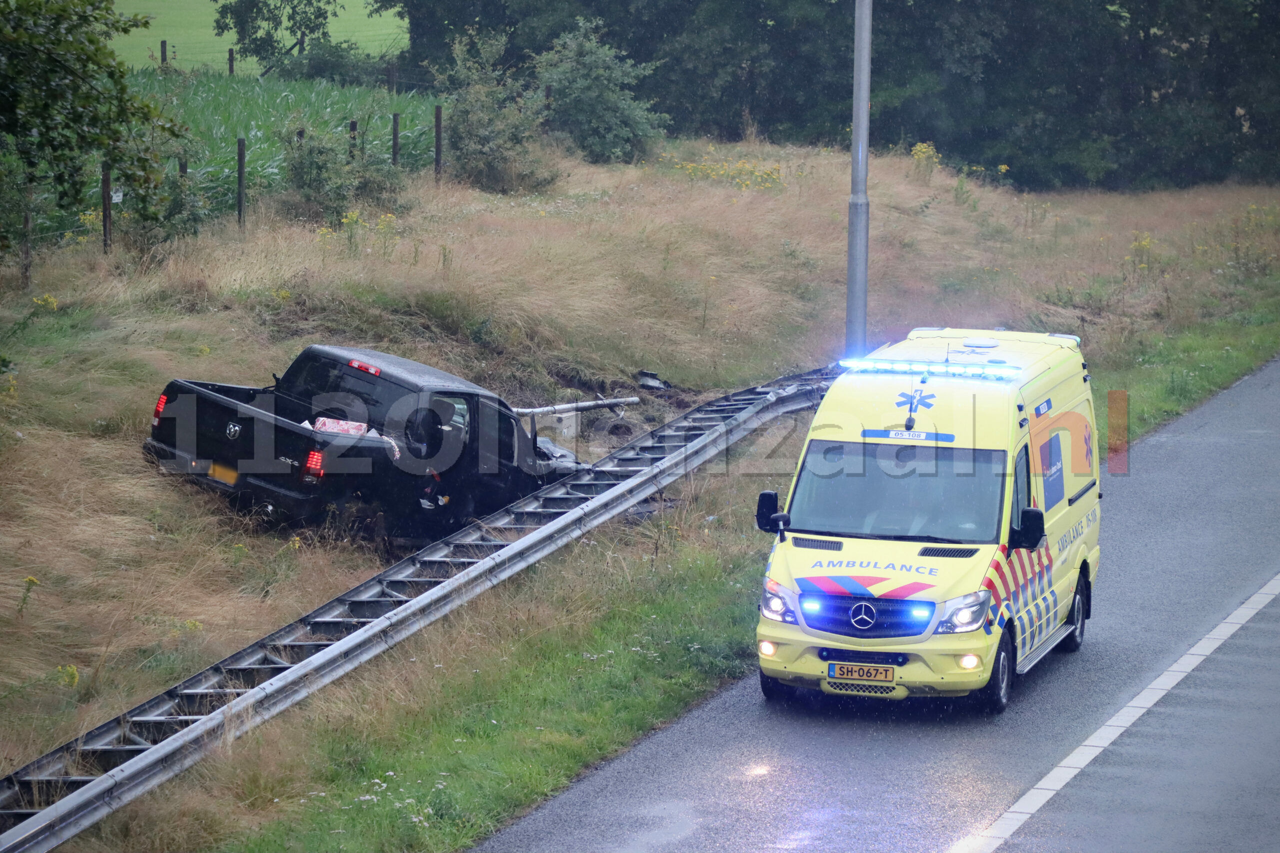 Automobilist raakt van snelweg A1 bij De Lutte