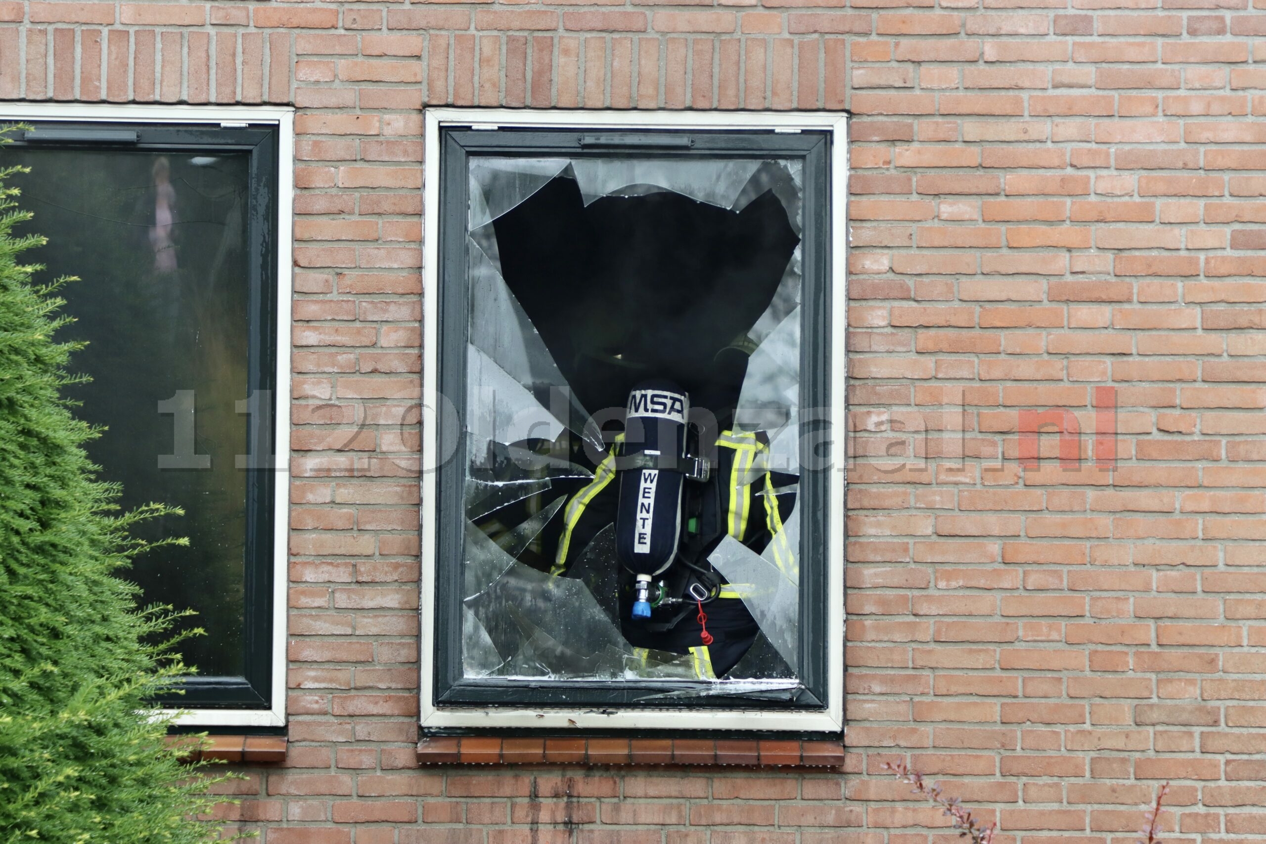 UPDATE (VIDEO): Forse schade na brand in woning Oldenzaal; brandweer gaat onderzoek doen naar de oorzaak