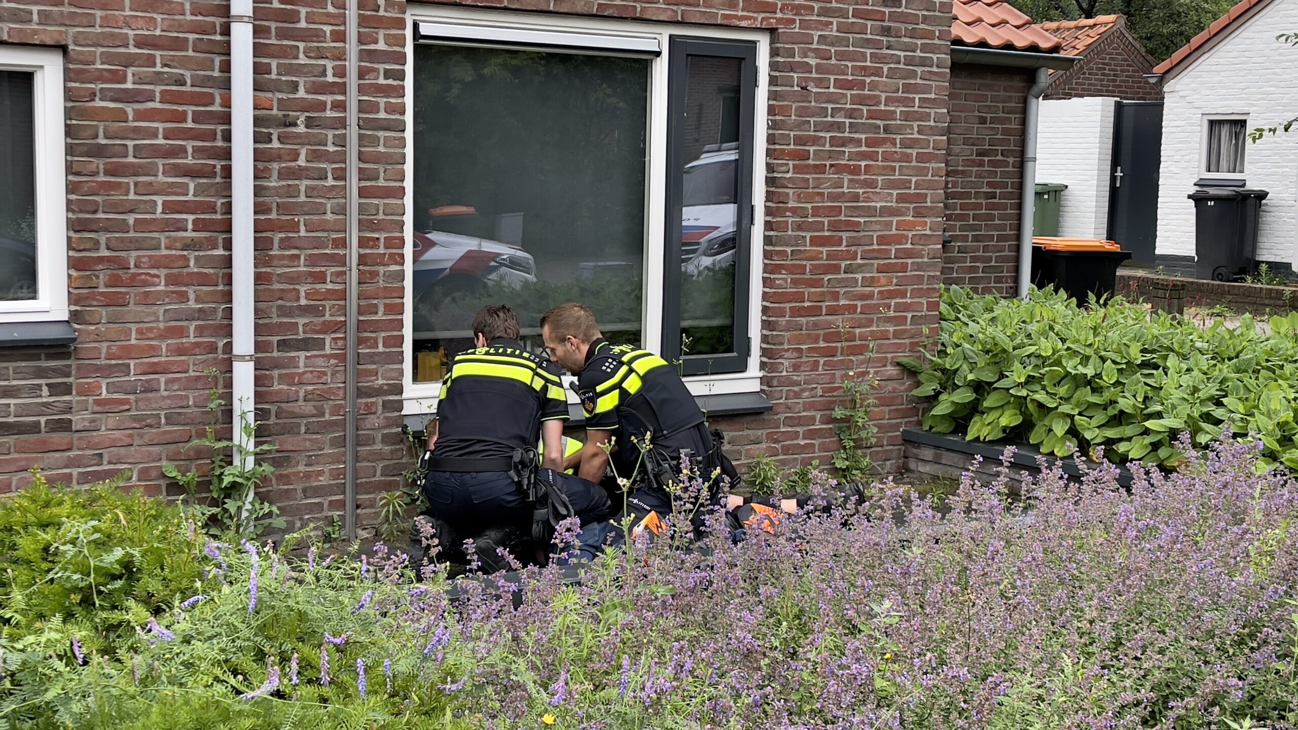 Politie rukt uit voor melding steekincident in Oldenzaal; een persoon aangehouden
