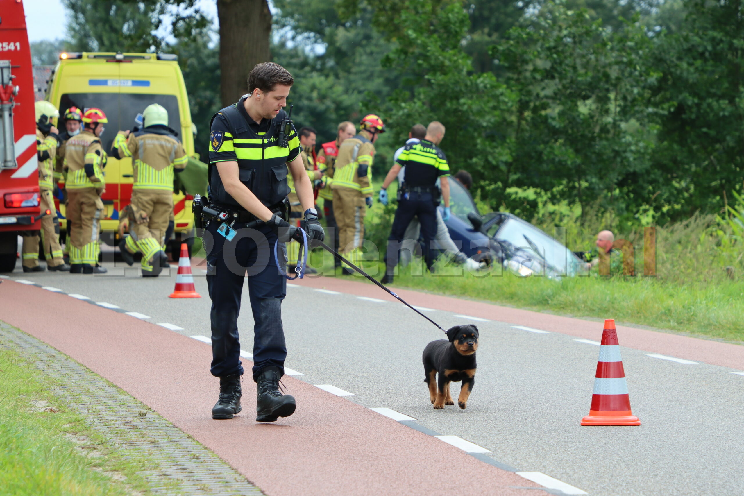 Ernstig ongeval in De Lutte; hond wijkt niet van de zijde van baasje