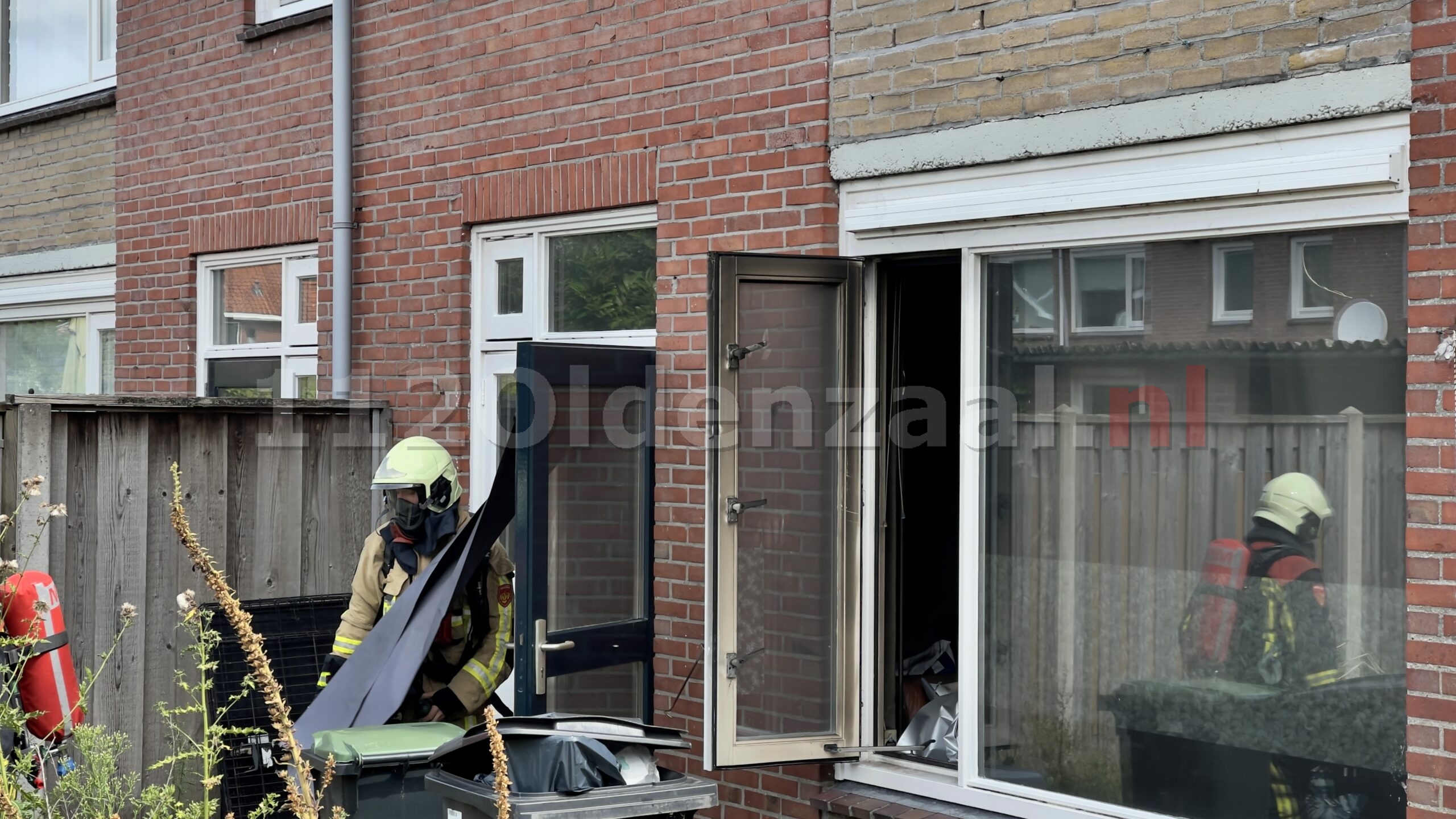 UPDATE: Woning in Oldenzaal zwaar beschadigd na brand; politie en brandweer doen onderzoek