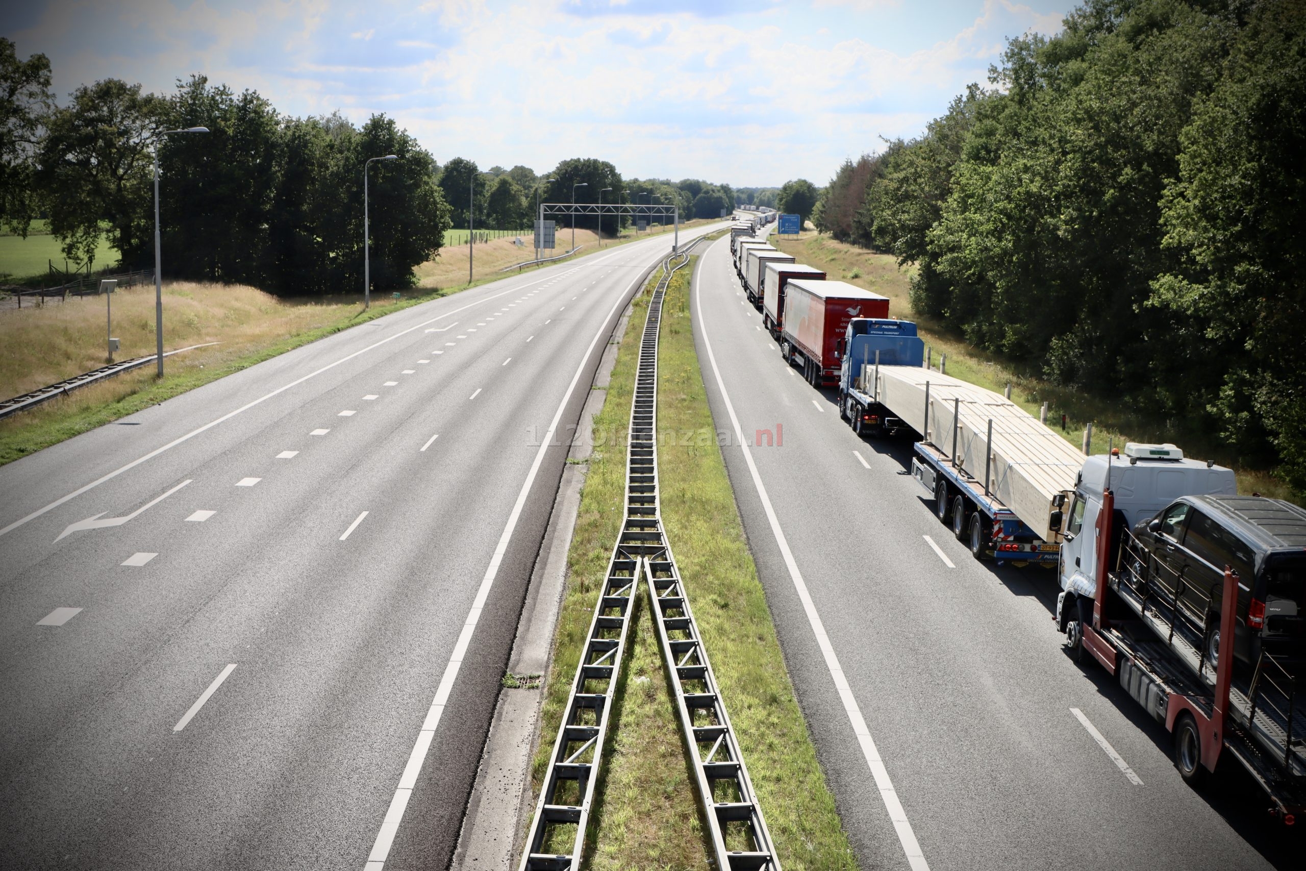 UPDATE: Boerenblokkades op de A35 en A1, opritten afgesloten, verkeerschaos in regio