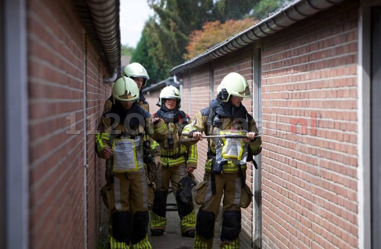 Brandweer rukt uit voor brand achter woning in Oldenzaal