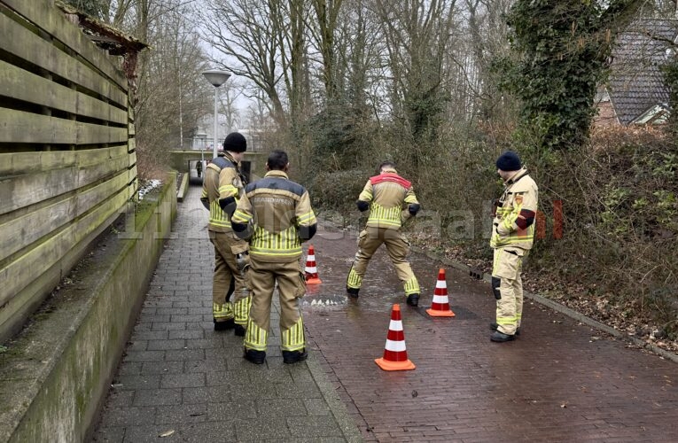 Brandweer rukt uit voor rioolprobleem op De Essen in Oldenzaal