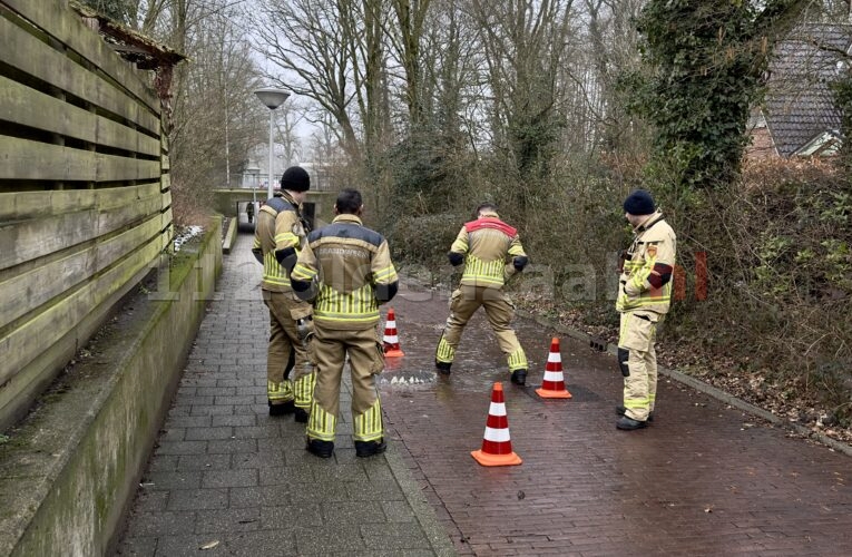 Brandweer rukt uit voor rioolprobleem op De Essen in Oldenzaal