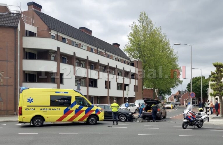 Gewonden en forse schade bij ongeval op kruispunt in Oldenzaal