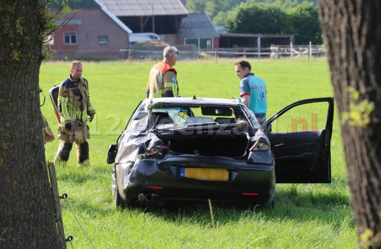 Twee gewonden bij ongeval tussen Oldenzaal en Losser; automobilist belandt in weiland