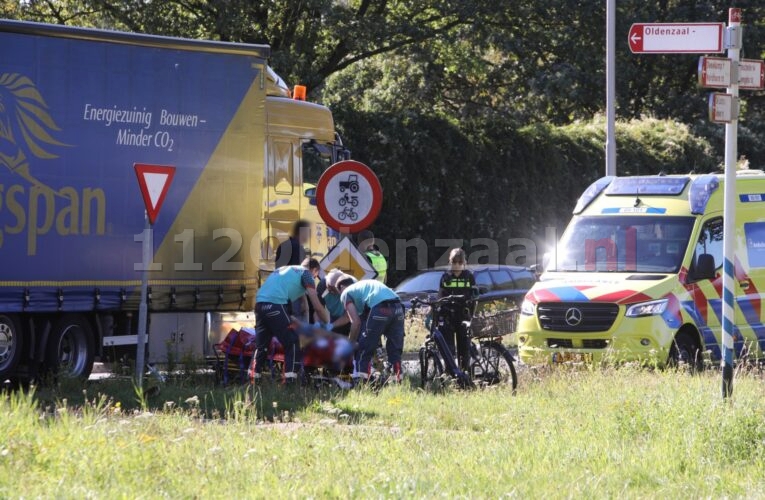 Fietser gewond bij aanrijding met vrachtwagen in Oldenzaal