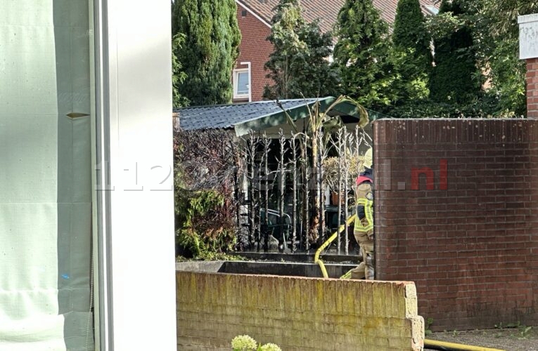 Forse brand achter woning in Oldenzaal