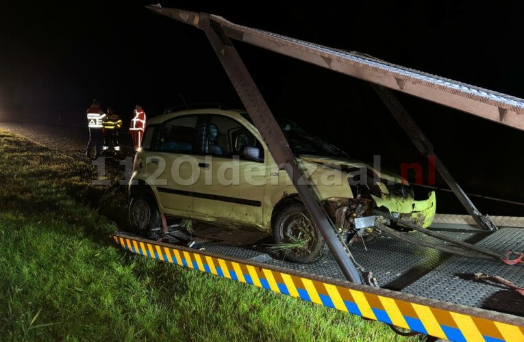 UPDATE: 22-jarige man uit Rotterdam negeert stopteken politie en crasht met auto op A1 bij De Lutte