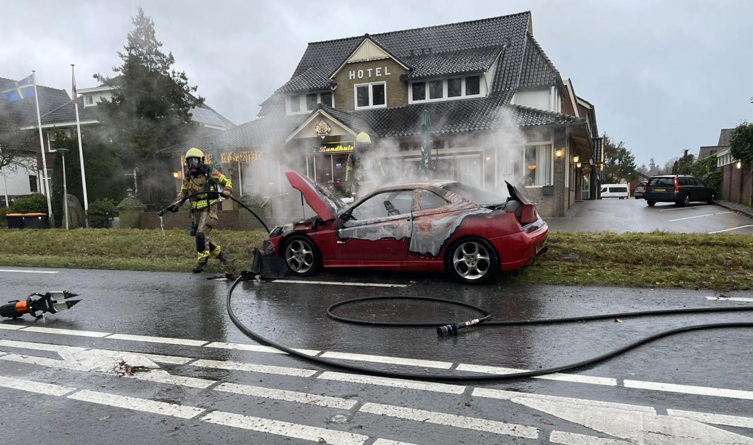 Auto brandt volledig uit in Oldenzaal