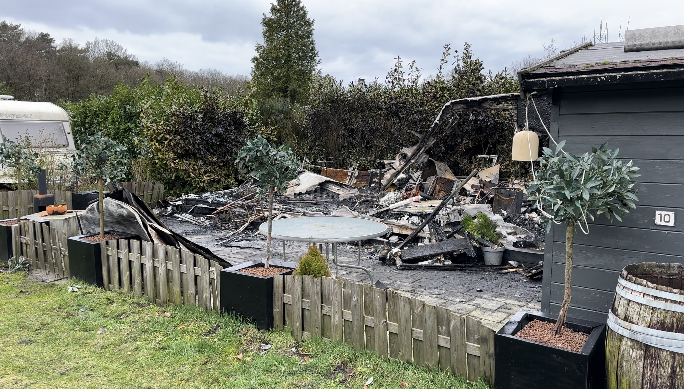 VIDEO: Brand verwoest stacaravan op camping bij Hulsbeek