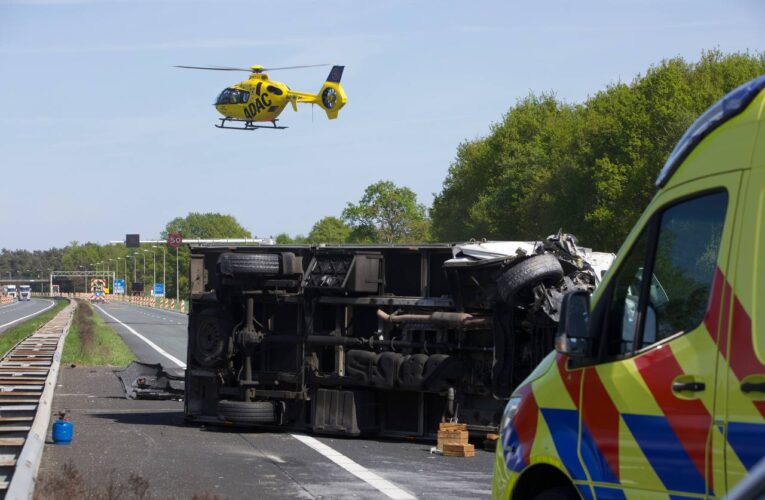UPDATE: (VIDEO) Opnieuw ernstig ongeval op A1 bij De Lutte; vrachtwagen belandt op kant